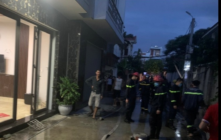 Cứu 05 người trong đám cháy xảy ra ở Quán Trữ, Đồng Hòa, Kiến An, Hải Phòng